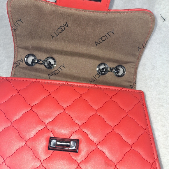 Red Quilted Chain Shoulder Bag - Picture 5 of 5